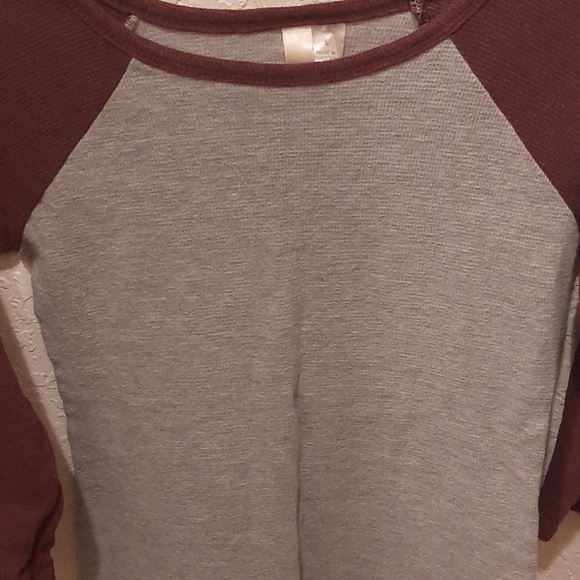 BOGO FREE- (2) Colorblock Unisex Baseball Shirts Old Navy Gray/Featherz Burgundy - Picture 5 of 14
